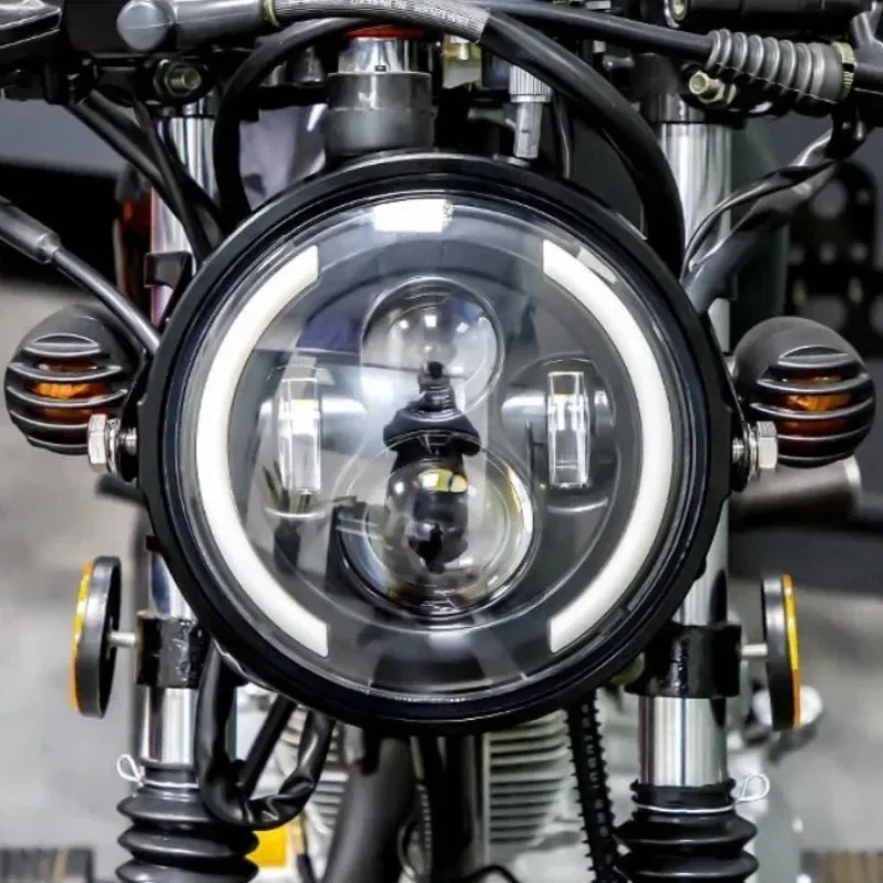 مصباح أمامي LED بتصميم عين الم - مراجعة Universal Motorcycle Led Headlight Projector وسعره
